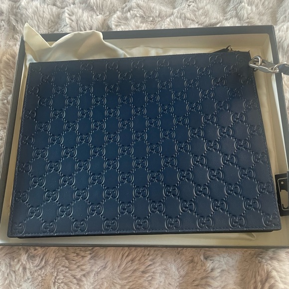 Gucci Men's Leather Blue Pouch With NY Yankees Logo - Picture 3 of 13